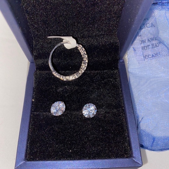 Ring - Picture 3 of 8